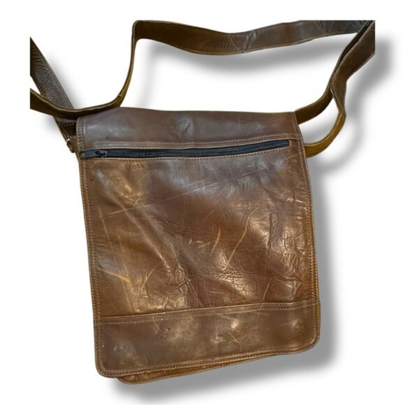 Unisex Vintage Brown Leather Messenger Bag - Picture 3 of 10